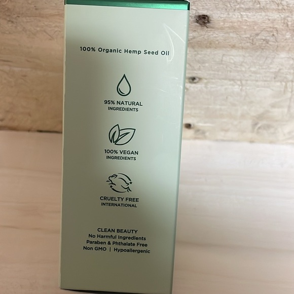Hemp & Aloe Nourishing Facial Serum - Picture 6 of 7